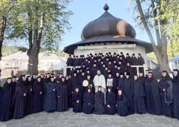 Comuniune în rugăciune la Mănăstirea Văratec, alături de monahii din Ucraina