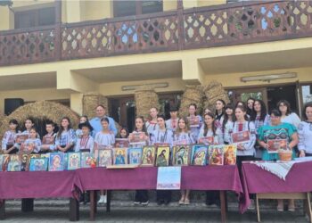 „Un penel pentru credință”, la cea de-a XXX-a ediție. Copiii din Vorona au redescoperit frumusețea icoanei pe sticlă