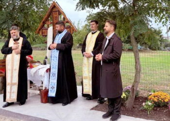Sfințirea unei troițe, moment de credință și comuniune în satul Sârbi