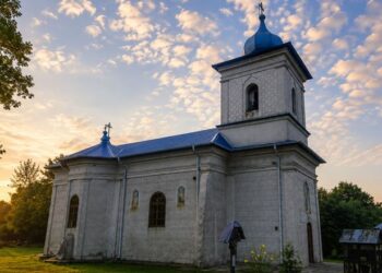 Copiii din comuna Roma, chemați să înceapă noul an școlar sub binecuvântarea lui Dumnezeu