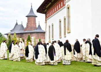 Hram la Mănăstirea Popăuți. Credincioșii sunt așteptați la slujbele dedicate Acoperământului Maicii Domnului