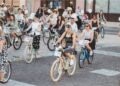 SkirtBike Botoșani ajunge la ediția a X-a. „La Vie en Rouge” colorează orașul în roșu