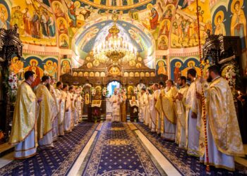 FOTO Zi de sărbătoare la Vlădiceni, Neamț: PS Nichifor Botoșăneanul a resfințit biserica parohială