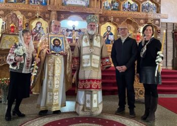 Pr. Mircea Panciuk și preoteasa Ileana din Canada, distinși la 60 de ani de căsătorie
