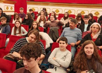 Elevii Școlii Gimnaziale „Sfânta Maria” din Botoșani, în lumea teatrului, în cadrul programului „Școala Altfel”