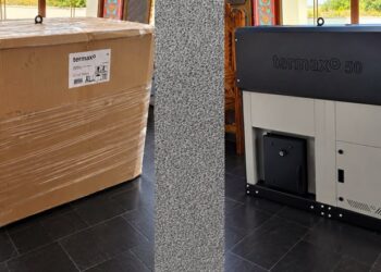 Centrala termică a Parohiei „Sfântul Gheorghe” din Dămideni a ajuns. Lucrările pentru încălzirea bisericii continuă