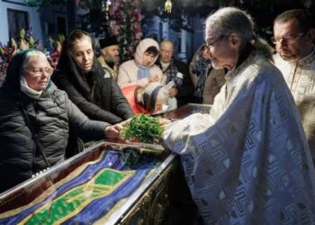 „Pe unde trec, sfinții lasă binecuvântare, bucurie și har”. Pelerinajul la sărbătoarea Sfintei Cuvioase Parascheva