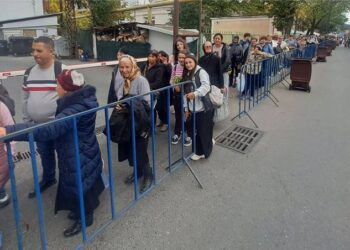 Pelerinaj impresionant la Iași. Peste 20.000 de credincioși așteaptă să se închine la moaștele Sfintei Cuvioase Parascheva