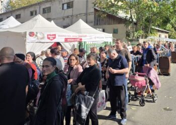 Pelerinaj impresionant la Iași: peste 90.000 de credincioși s-au închinat la moaștele Sfintei Parascheva. Coada a ajuns la cinci kilometri