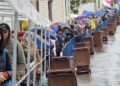 Peste 145.000 de pelerini au trecut pe la racla Sfintei Parascheva. Coada se reduce la Iași