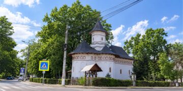 Hram la o biserică din Botoșani. Credincioșii se vor putea închina la moaștele Sfântului Ierarh Nectarie