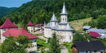 Sărbătoare la Mănăstirea Nechit, unde merg și mulți botoșăneni. Hramul a adunat sute de credincioși, iar starețul Zenovie Grigore și-a serbat onomastica