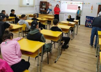 Consiliul Școlar al Elevilor de la Liceul „Petru Rareș” Botoșani continuă implicarea. Un nou mandat și o campanie împotriva bullyingului