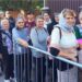 Mii de pelerini la Iași, la racla Sfintei Parascheva. Așteptarea a ajuns la șapte ore, iar în weekend ar putea dura până la 20 de ore