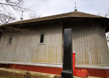 Zeci de biserici din Botoșani își sărbătoresc hramul de Sfinții Arhangheli Mihail și Gavriil