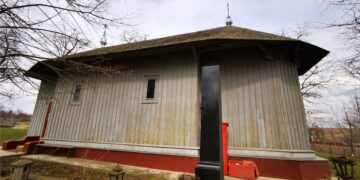 Zeci de biserici din Botoșani își sărbătoresc hramul de Sfinții Arhangheli Mihail și Gavriil